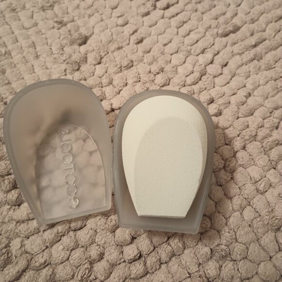 NEW Ecotools makeup blender and travel case - Picture 2 of 3